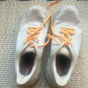 Hoka Clifton 8